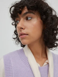 Pullunder 'Alaina' Lila 11 Pullunder 'Alaina' Lila -Armani Exchage Geschaft 0382dda06fe4a64b2dd60405c05bf518