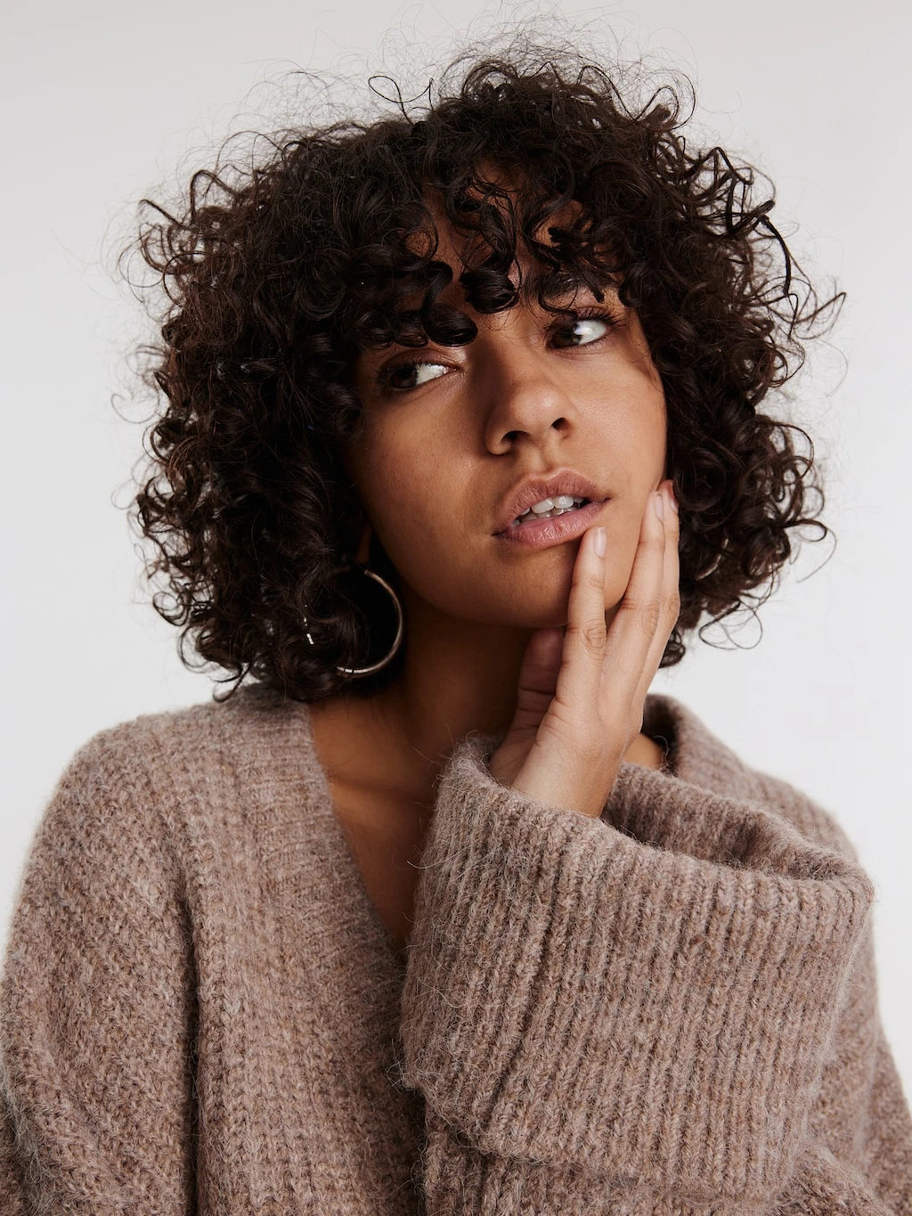 Strickjacke 'Violetta' Taupe 4 Strickjacke 'Violetta' Taupe – Bild 4