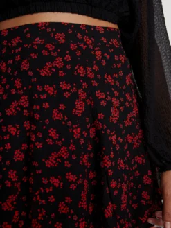 Rock 'Petunia' Mischfarben / Rot 9 Rock 'Petunia' Mischfarben / Rot -Armani Exchage Geschaft 2a83bd116d5a26173e0d16a15adf4f14