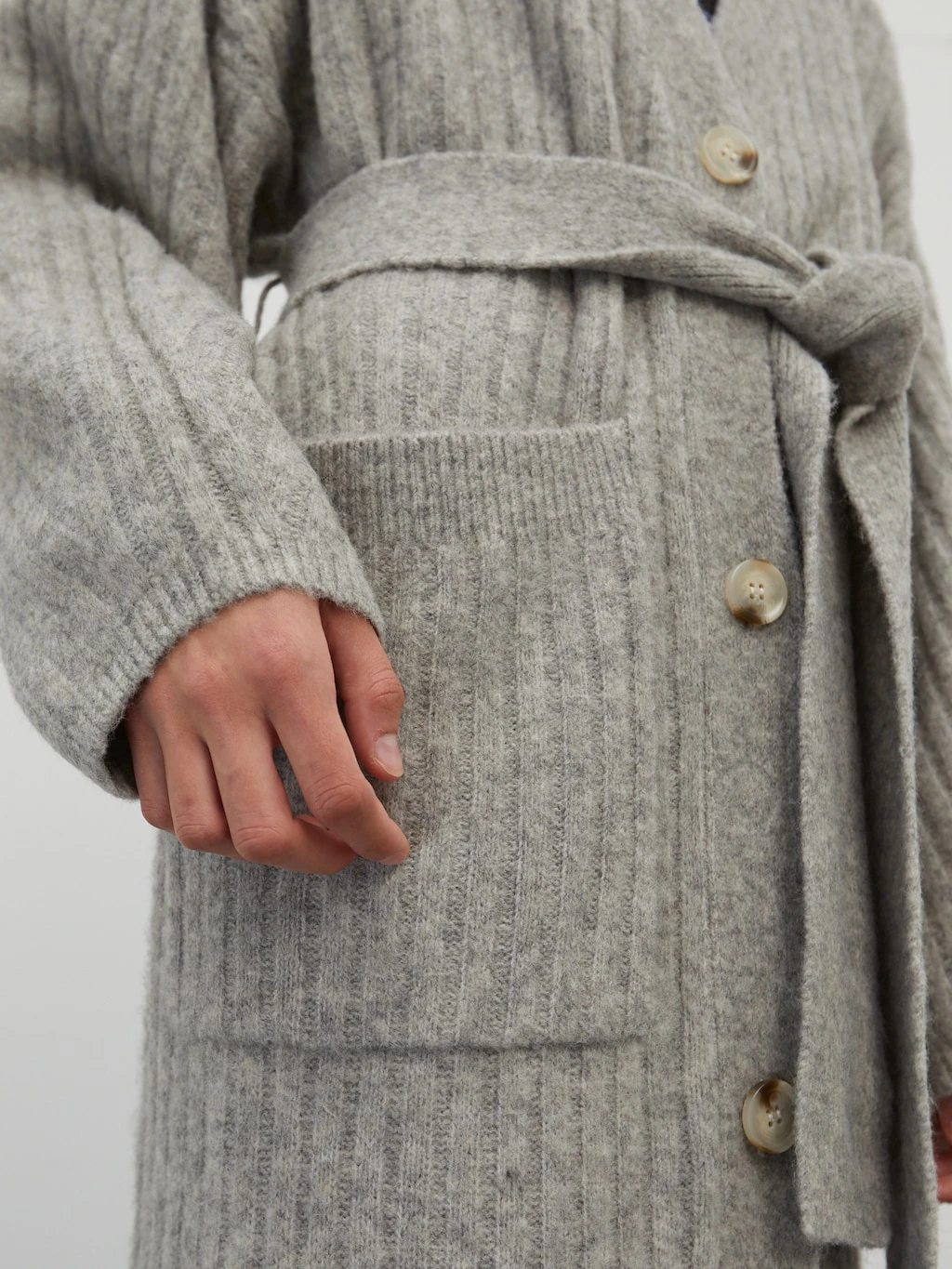 Strickjacke 'Yule' Grau 5 Strickjacke 'Yule' Grau – Bild 5