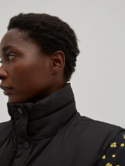 Weste 'Julissa' Schwarz 9 Weste 'Julissa' Schwarz -Armani Exchage Geschaft 34a3549b931f064bcc058e33e777752a