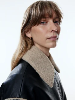 Jacke 'Tanja' Schwarz 8 Jacke 'Tanja' Schwarz -Armani Exchage Geschaft 51c6f85de8399dda47d5a043e84d8a6d