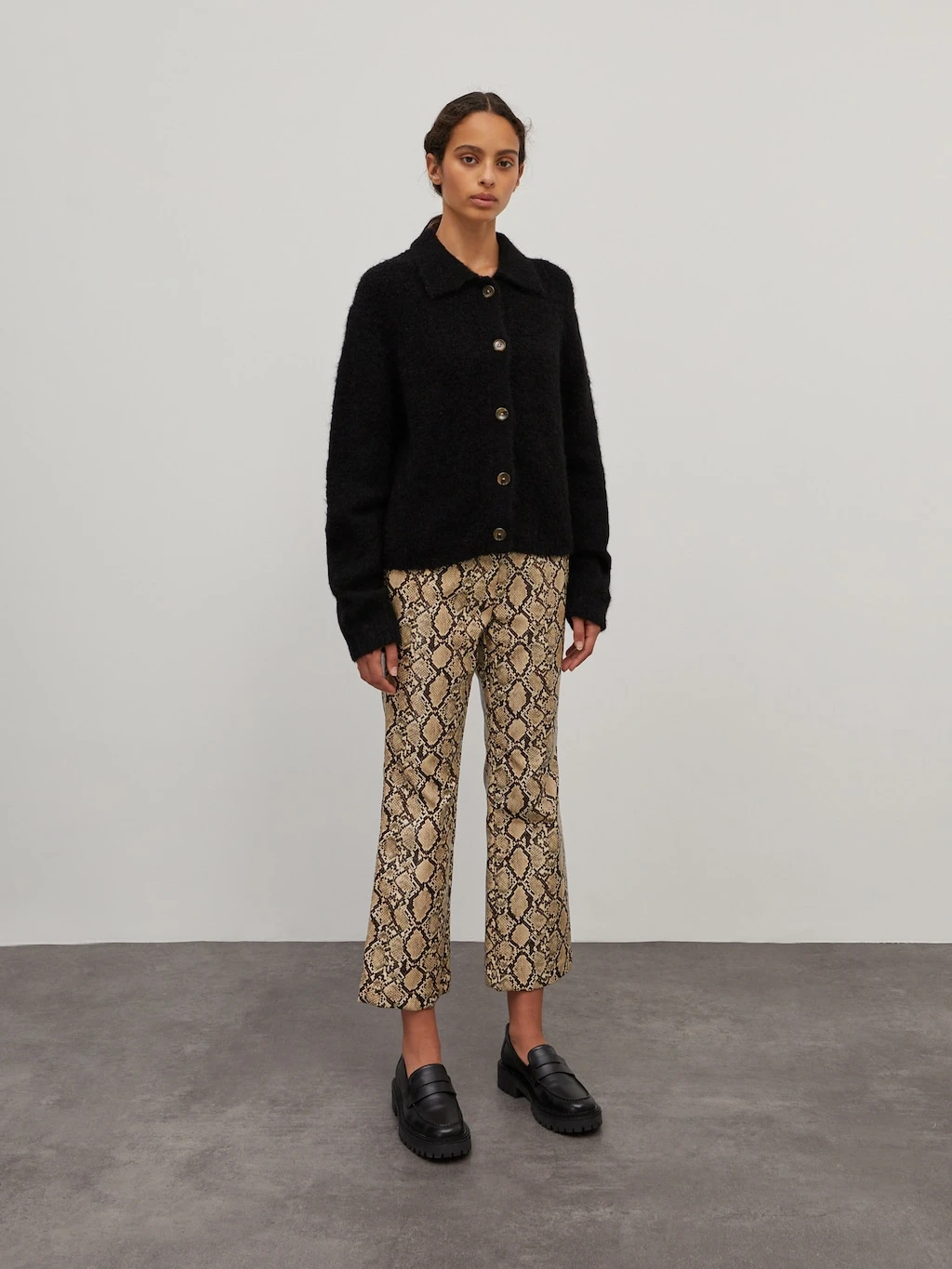 Strickjacke 'Emmarie' Schwarz 1 Strickjacke 'Emmarie' Schwarz