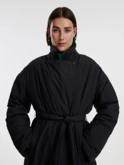 Mantel 'Yuki' Schwarz 8 Mantel 'Yuki' Schwarz -Armani Exchage Geschaft 647045ec44aa61fe42528070555583f3