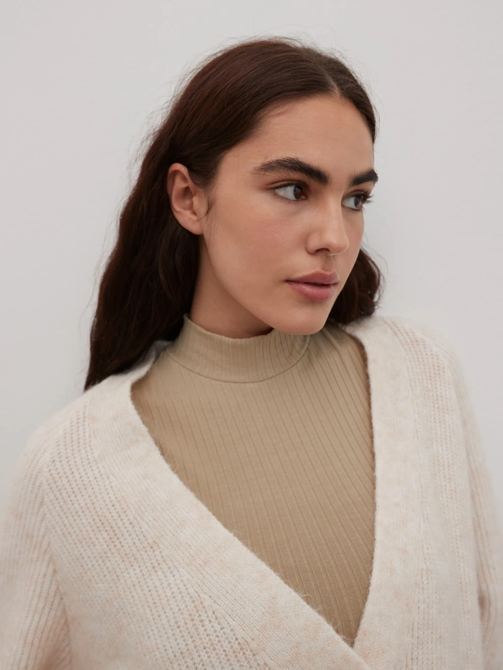 Strickjacke 'Tala' Beige 5 Strickjacke 'Tala' Beige – Bild 5