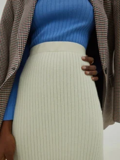 Rock 'Rose' Wollweiß 9 Rock 'Rose' Wollweiß -Armani Exchage Geschaft 965522e1fb519d041c62ef0db30cdccd