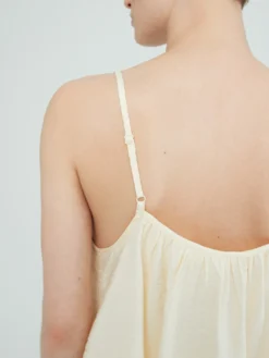 Top 'Nada' Creme 10 Top 'Nada' Creme -Armani Exchage Geschaft adf530be3deb5e06c5ee51e18c26a293