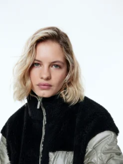 Jacke 'Anisha' (GRS) Gold / Schwarz -Armani Exchage Geschaft b78f14761ebceca9588d765b4d18e393