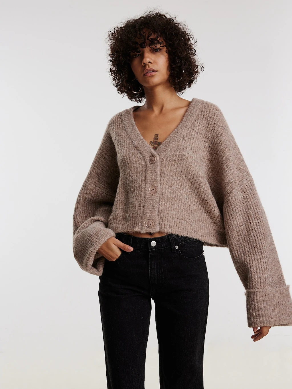 Strickjacke 'Violetta' Taupe 2 Strickjacke 'Violetta' Taupe – Bild 2