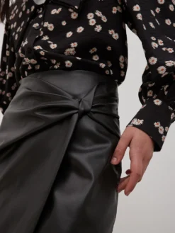 Rock 'Safia' Schwarz 7 Rock 'Safia' Schwarz -Armani Exchage Geschaft c98140fbc81bde4ff139ee329e61b069