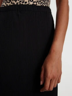 Rock 'Piara' Schwarz 8 Rock 'Piara' Schwarz -Armani Exchage Geschaft de6ec7f4c15ddfed2879e84533f329c8