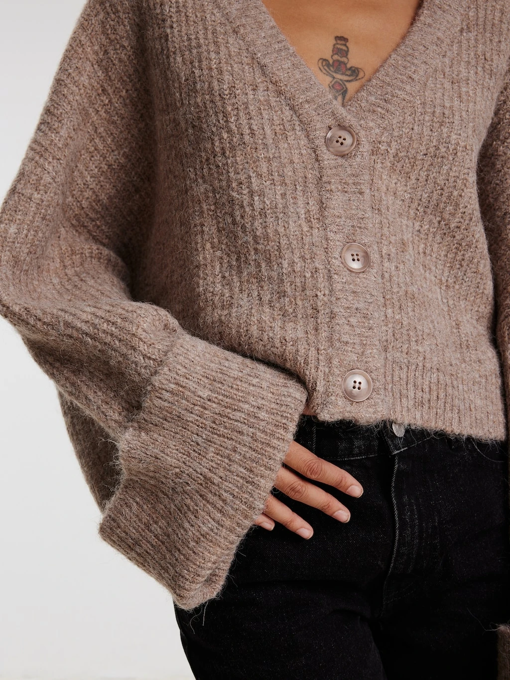 Strickjacke 'Violetta' Taupe 5 Strickjacke 'Violetta' Taupe – Bild 5